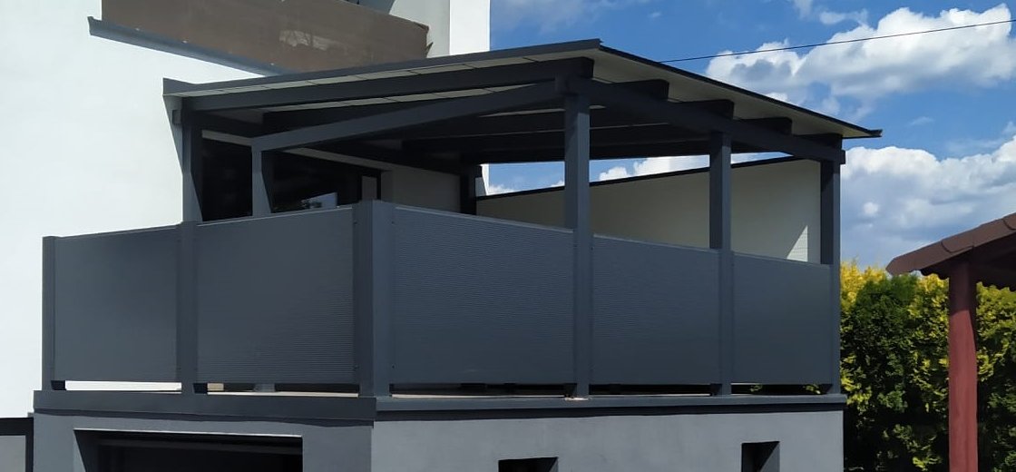 Zabudowa balkonu z płyty warstwowej